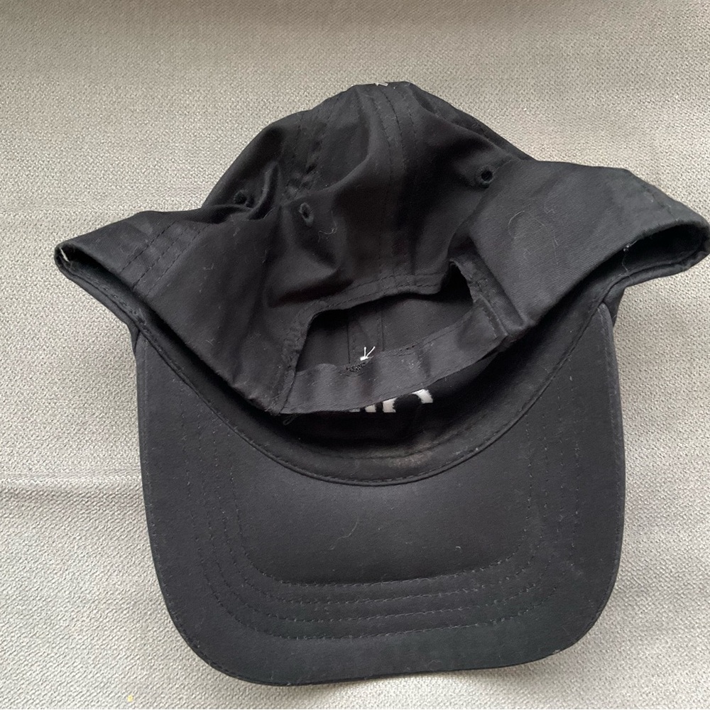 Alo Yoga Off-Duty Cap Black/White - Picture 16 of 16